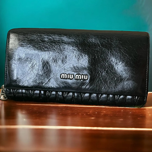MIU MIU Black Matelassé Leather Wallet - Picture 2 of 15
